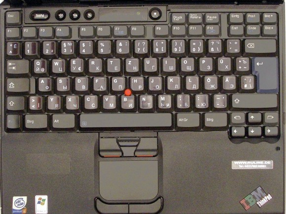 Русско-немецкие ламинированные наклейки для компьютерной клавиатуры. Цвет Голубой-Белый на Чёрном фоне. Наклейки наклеены на клавиатуру IBM ThinkPad T30